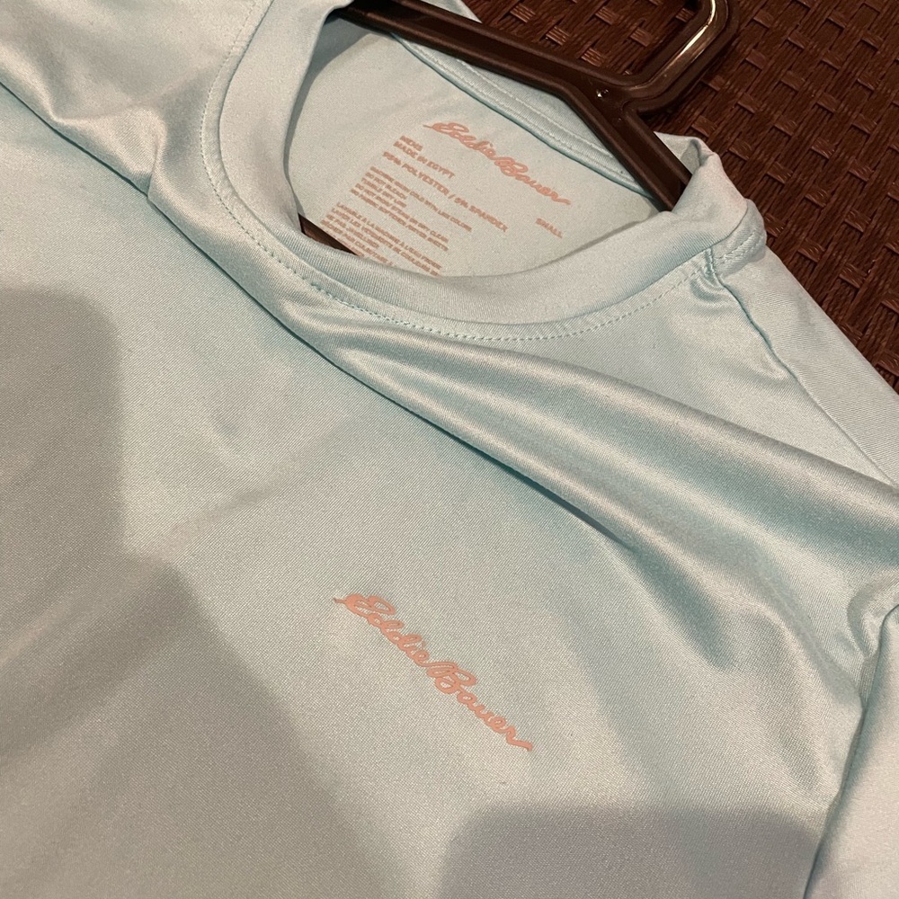 Eddie Bauer T-Shirt - Picture 2 of 3